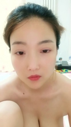 县城的极品小少妇，【小河弯弯】，户外尿尿~道具自慰~无套啪啪~内射口爆吞精 截图9