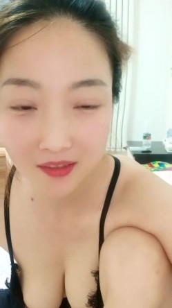 县城的极品小少妇，【小河弯弯】，户外尿尿~道具自慰~无套啪啪~内射口爆吞精 截图13