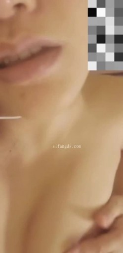 【精品泄密】三亚房产销售小苏，男友曝光流出，陪客户各种淫乱，附聊天记录，颜值高人也好骚，推荐 截图2