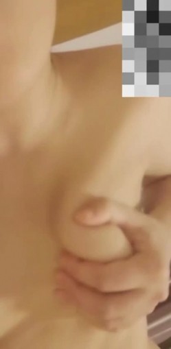【精品泄密】三亚房产销售小苏，男友曝光流出，陪客户各种淫乱，附聊天记录，颜值高人也好骚，推荐 截图4