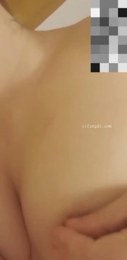【精品泄密】三亚房产销售小苏，男友曝光流出，陪客户各种淫乱，附聊天记录，颜值高人也好骚，推荐 截图8