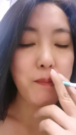 山东学生妹【阿里嘎多】，在KTV唱歌喝酒，一曲罢了情意缠绵，口交啪啪，主打的就是一个真实，精彩大作 截图4