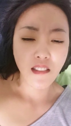山东学生妹【阿里嘎多】，在KTV唱歌喝酒，一曲罢了情意缠绵，口交啪啪，主打的就是一个真实，精彩大作 截图5