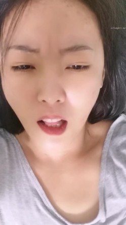 山东学生妹【阿里嘎多】，在KTV唱歌喝酒，一曲罢了情意缠绵，口交啪啪，主打的就是一个真实，精彩大作 截图12