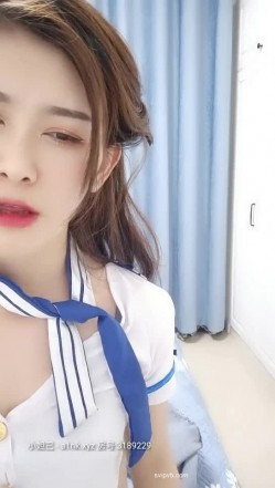 颜值奶妈【草莓洛儿】 和网友聊骚’无套不内，爱深了你想生几个我都可以呀‘，大黑牛跳蛋，玩得淫穴湿哒哒的！ 截图7