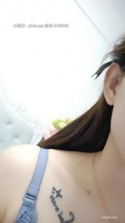 颜值奶妈【草莓洛儿】 和网友聊骚’无套不内，爱深了你想生几个我都可以呀‘，大黑牛跳蛋，玩得淫穴湿哒哒的！ 截图10