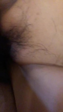 和阿姨感情深了，做爱拿手机记录下来，’你别录脸啊，哼~‘，有点小反抗，’别录了‘，’我们自己看 好啦‘！ 截图4