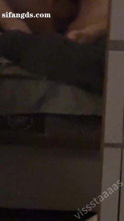 顶级约炮大神【Vissstaaaas】多位母狗露脸爆操，不穿内裤的包臀裙母狗，主动送上门，艳舞开场，掀起裙子直接干 截图10