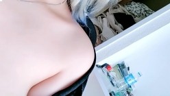 可爱的小美女，【泡芙小狗】，在学生宿舍里，四下无人之际，露出极品美乳，少女的粉穴水好多 截图2