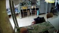 《贵在真实最新流出》女人坑女人！主人定制反差眼镜女大学生出卖同学在宿舍偸拍姐妹隐私 日常换衣保养阴部跳蛋紫薇 截图7