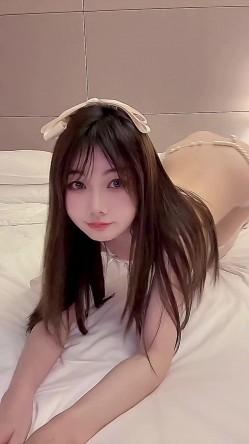 绾绾么 - R18 秀人网模特 黑丝OL的私拍 截图1