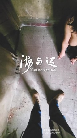 顶级调教大神，回归携多位少妇母狗调教，刺激花式玩法「海与迟」165车模冷白皮黑丝母狗车展当晚拿下，抽逼奴性M配合度非常高 截图7
