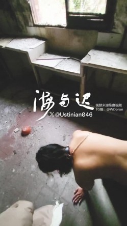 顶级调教大神，回归携多位少妇母狗调教，刺激花式玩法「海与迟」165车模冷白皮黑丝母狗车展当晚拿下，抽逼奴性M配合度非常高 截图12