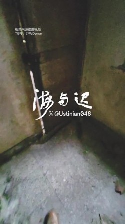 顶级调教大神，回归携多位少妇母狗调教，刺激花式玩法「海与迟」165车模冷白皮黑丝母狗车展当晚拿下，抽逼奴性M配合度非常高 截图15