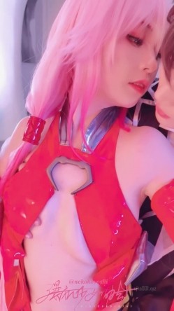 【超美高端 ️罕见露脸露点】极品CosPlay爆机少女【喵小吉】六月新作《罪恶王冠》首次唯美情侣双打 高清1080P原版 (6) 截图13
