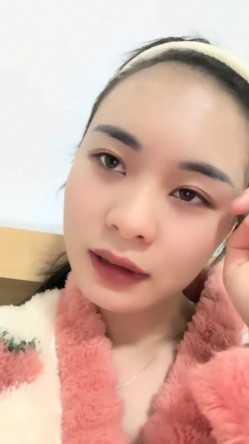 高颜值校花~【小蜜娜】，独居家中，洗澡的间隙把自己最爱的玩具也清洗一下，良家气质，淡妆自慰水更多 截图4