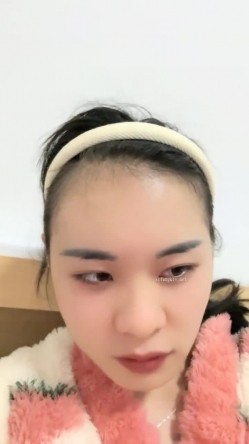 高颜值校花~【小蜜娜】，独居家中，洗澡的间隙把自己最爱的玩具也清洗一下，良家气质，淡妆自慰水更多 截图5