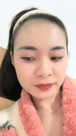 高颜值校花~【小蜜娜】，独居家中，洗澡的间隙把自己最爱的玩具也清洗一下，良家气质，淡妆自慰水更多 截图6