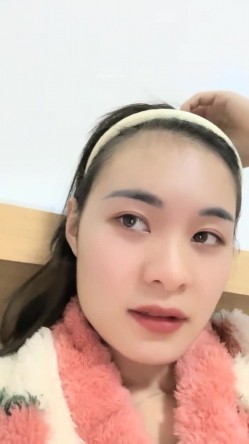 高颜值校花~【小蜜娜】，独居家中，洗澡的间隙把自己最爱的玩具也清洗一下，良家气质，淡妆自慰水更多 截图7