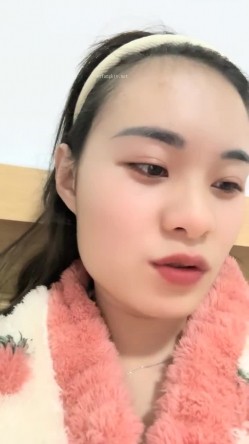 高颜值校花~【小蜜娜】，独居家中，洗澡的间隙把自己最爱的玩具也清洗一下，良家气质，淡妆自慰水更多 截图8