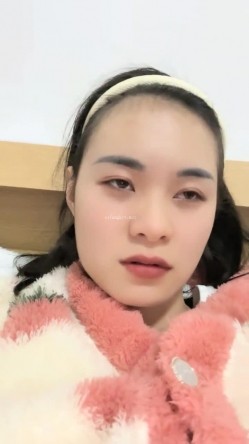 高颜值校花~【小蜜娜】，独居家中，洗澡的间隙把自己最爱的玩具也清洗一下，良家气质，淡妆自慰水更多 截图14