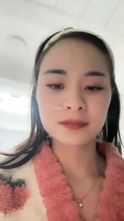 高颜值校花~【小蜜娜】，独居家中，洗澡的间隙把自己最爱的玩具也清洗一下，良家气质，淡妆自慰水更多 截图15