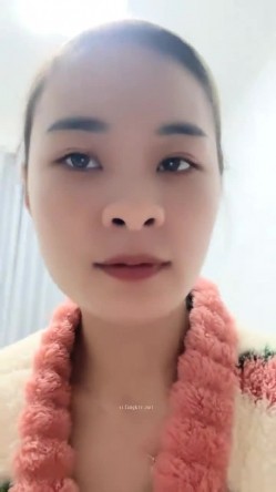 高颜值校花~【小蜜娜】，独居家中，洗澡的间隙把自己最爱的玩具也清洗一下，良家气质，淡妆自慰水更多 截图16