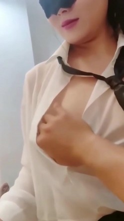 极品良家发情后是真骚 ️平日看似人畜无害的人妻在床上反差是真大主动换上制服调情都没碰她奶子自己就硬了无水印版 截图2