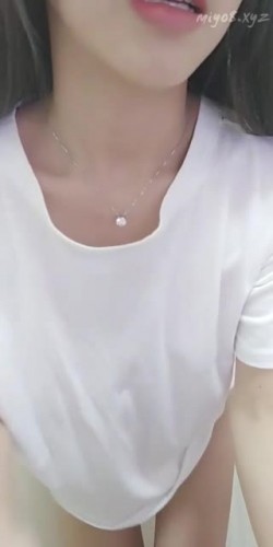 非常清纯的长发妹子居家自慰发骚抠出不少白浆,近距离喷尿 截图2
