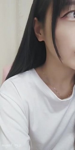 非常清纯的长发妹子居家自慰发骚抠出不少白浆,近距离喷尿 截图13