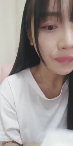非常清纯的长发妹子居家自慰发骚抠出不少白浆,近距离喷尿 截图14