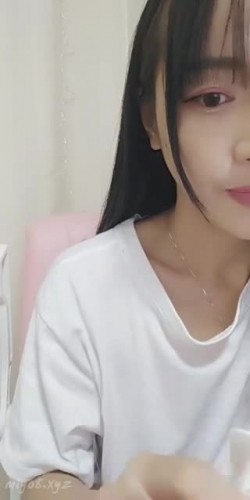 非常清纯的长发妹子居家自慰发骚抠出不少白浆,近距离喷尿 截图16