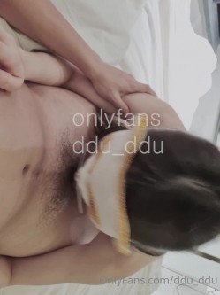 韩国绿帽淫妻骚母狗「ddu_ddu」OF私拍 钟爱3P和吞精 截图6