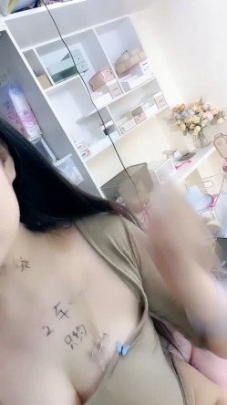 小骚骚 真淫荡 【06小朋友】貌似带姨妈被操 干出好多血液 截图12