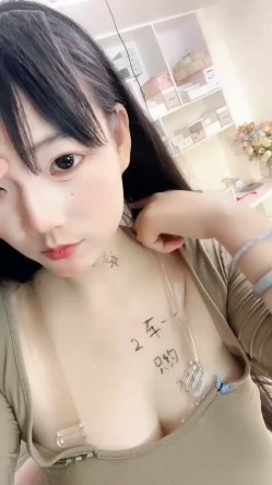 小骚骚 真淫荡 【06小朋友】貌似带姨妈被操 干出好多血液 截图13