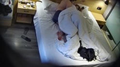 大学城民宿 长发小哥带女朋友开房 先让女朋友口一波 爽了再操 该说不说 我看都没看爽就完事儿了 截图7