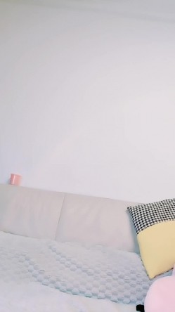 气质高颜值性感美女！外表文静骚的很！拨开内裤摸穴，水超多喷泉一样，假屌骑乘位地上全是水 截图1
