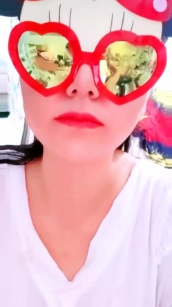 山东超市的老板娘，【北冥有鱼】，带表妹初下海，店里还有人，就要露奶子，约情人来啪啪，这骚娘们真带劲 截图1