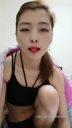国产良家夫妻居家自拍，【太平公主】极品小少妇，肤白貌美，家中跟老公睡意朦胧中来一炮，娇喘悦耳 截图2