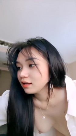 真的好漂亮【虚席以待】美乳粉穴 美腿又直又滑 乳房刚刚好 上帝视角自慰狂喷 爱了 截图13