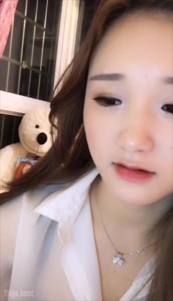 年龄看着不大萌妹,学生制服,身材极佳微胖,有点小肉肉的,小茓肥美 截图1