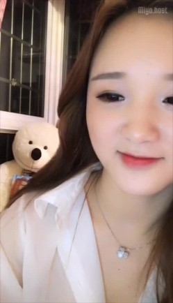 年龄看着不大萌妹,学生制服,身材极佳微胖,有点小肉肉的,小茓肥美 截图4