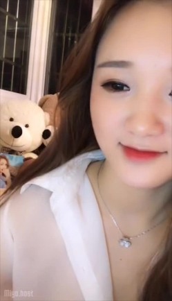 年龄看着不大萌妹,学生制服,身材极佳微胖,有点小肉肉的,小茓肥美 截图6