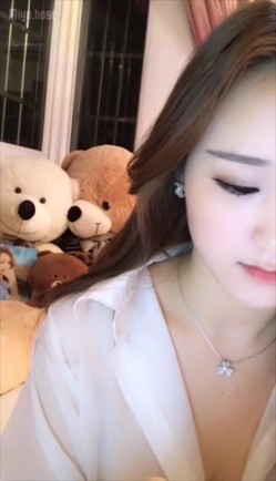 年龄看着不大萌妹,学生制服,身材极佳微胖,有点小肉肉的,小茓肥美 截图7