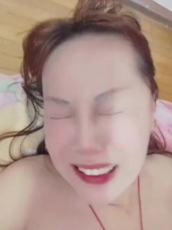 骚货老阿姨，这是多么爱吃鸡巴  每天都要吃，扭扭舞，再和老王一起做爱 截图12