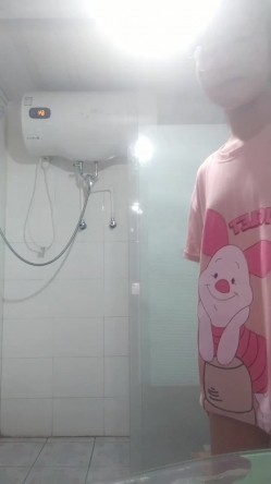 表妹的手机相册回收站发现好多没删干净的自拍照,还有洗澡自慰学母狗撒尿,简直不敢相信 截图1
