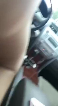 西装哥开车接女朋友下班，这女友也真饥渴大白天的让男友把车停在路边车震高清无水印 截图12