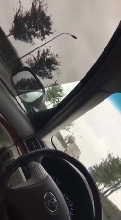 西装哥开车接女朋友下班，这女友也真饥渴大白天的让男友把车停在路边车震高清无水印 截图13