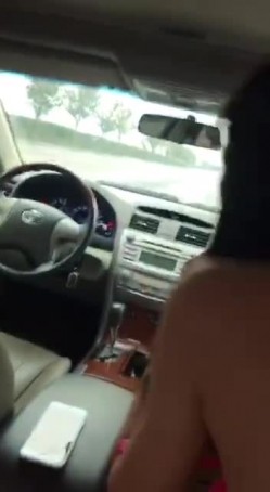 西装哥开车接女朋友下班，这女友也真饥渴大白天的让男友把车停在路边车震高清无水印 截图14