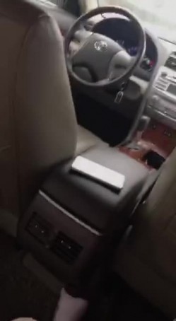 西装哥开车接女朋友下班，这女友也真饥渴大白天的让男友把车停在路边车震高清无水印 截图16